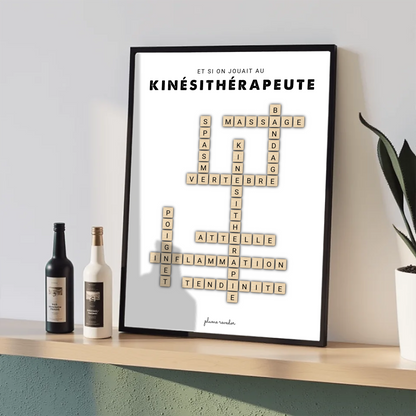 Affiche mots croisés kiné en bois encadrée dans un cabinet de kinésithérapie