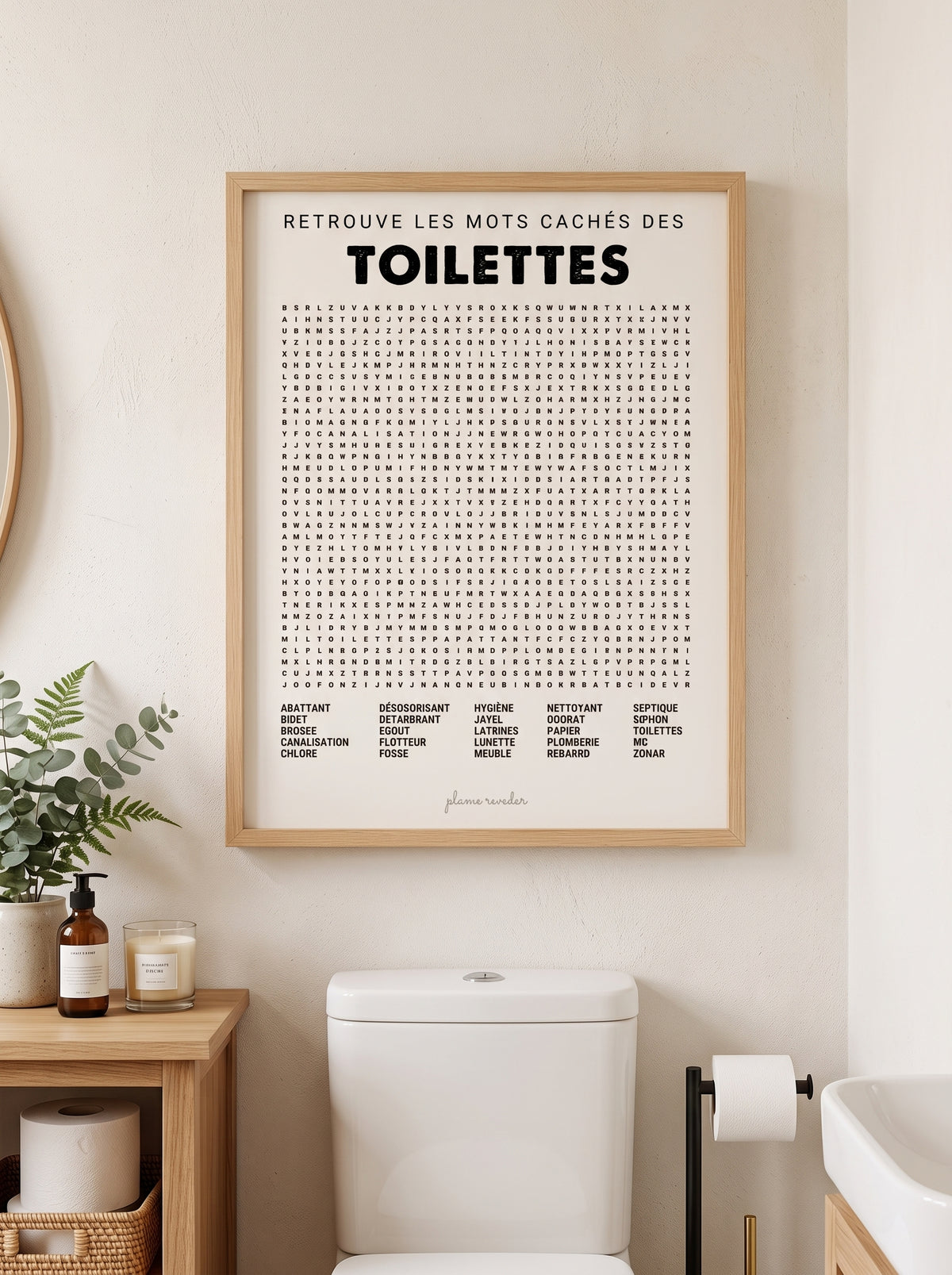 Affiche toilettes mots mêlés présentée dans un cadre en bois au-dessus des WC
